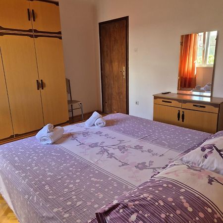 Apartmani Ino Škrip Eksteriør billede