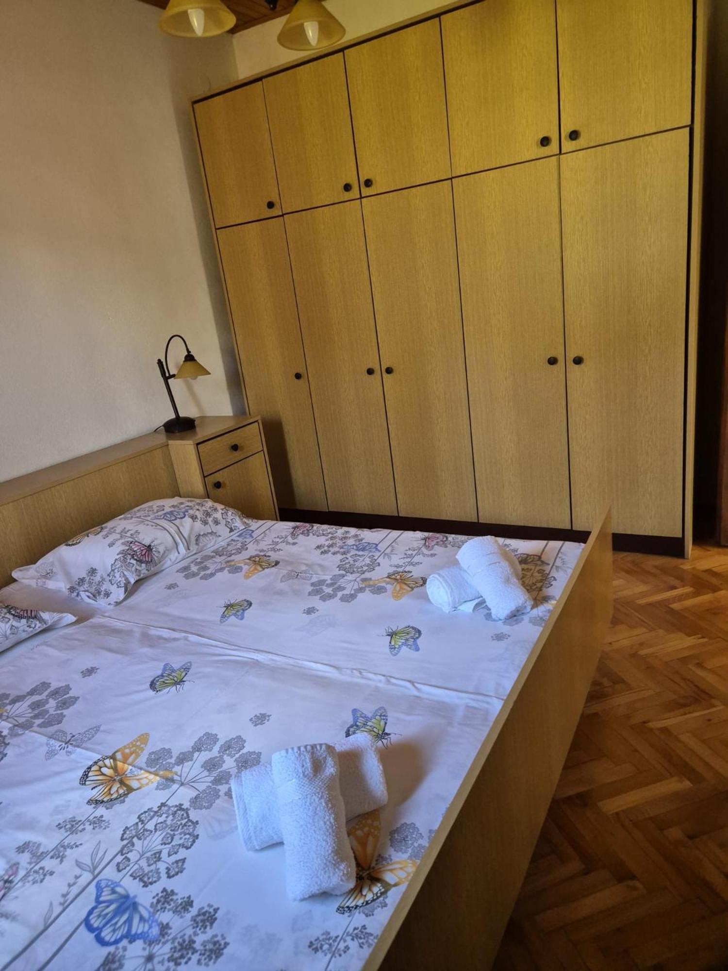 Apartmani Ino Škrip Eksteriør billede