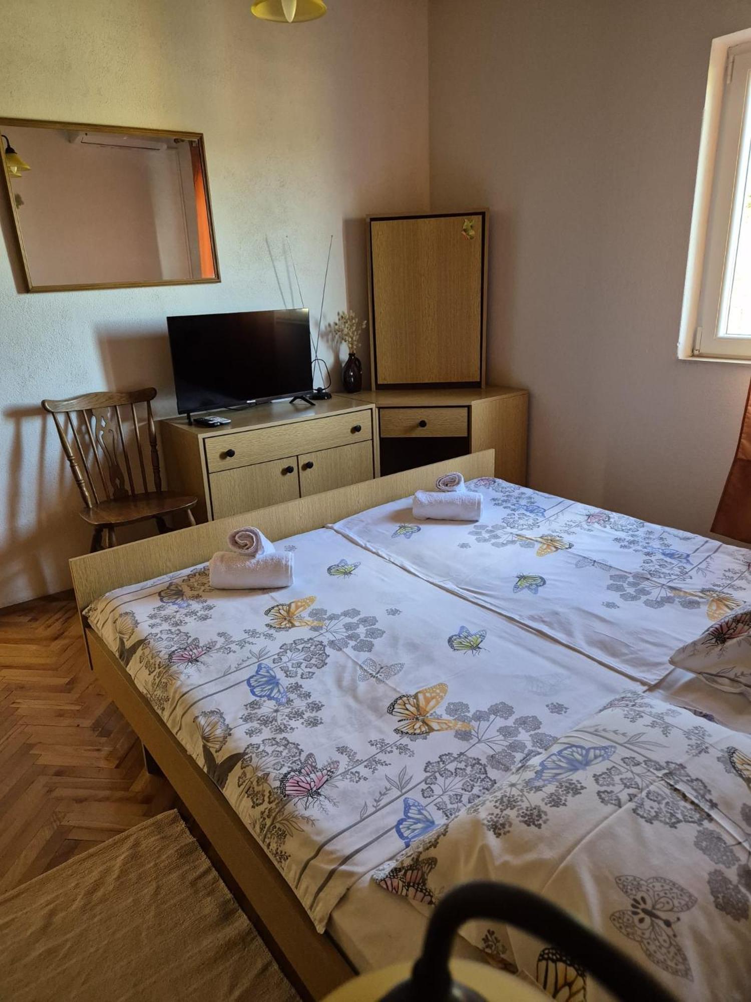 Apartmani Ino Škrip Eksteriør billede